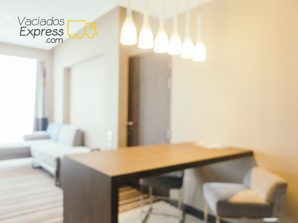 Cómo deshacerte de los muebles viejos vaciados de casas express