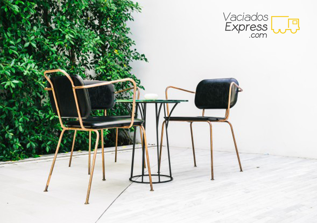 Cómo reutilizar tus muebles en el jardín vaciados de casas express