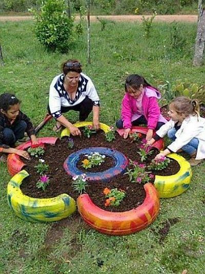 Ideas creativas con neumáticos vaciados de casas express