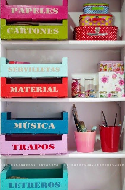 Organizador hecho con cajas de fruta Organizador hecho con cajas de fruta