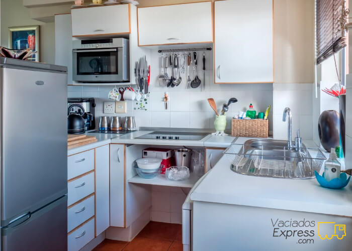 cocina-con-sistema-de-organizacion-luego-de-su-vaciado cocina-con-sistema-de-organizacion